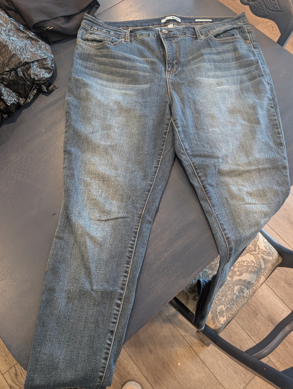 Code Bleu Jeans - Picture 4 of 5